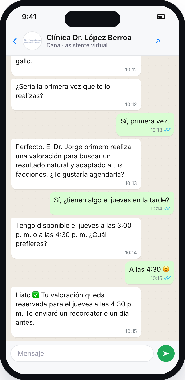 Recreación de una conversación con Dana, la asistente virtual de WhatsApp de la clínica